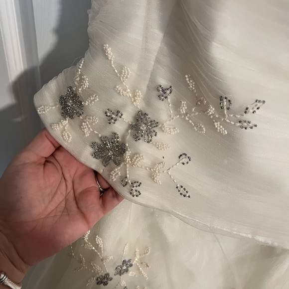 Wedding gown or  Prom/ ball gown cream tulle with beaded flower  embellishments - Picture 2 of 7